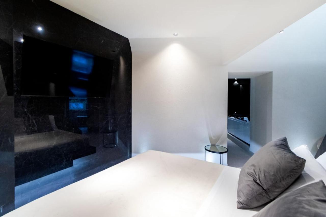 4 Suites " Unconventional Living Rooms " CTA Eksteriør bilde